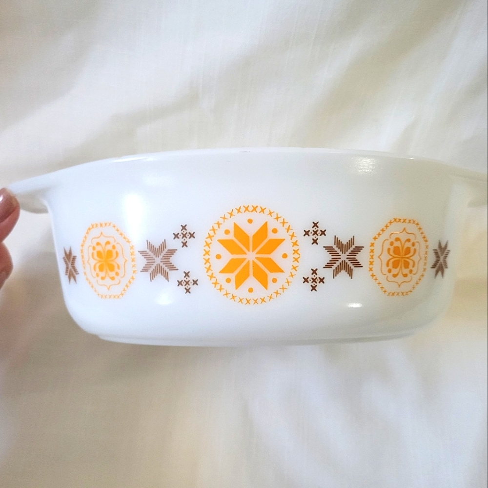 Vintage Town and Country #043 1 1/2 QT. Pyrex Casserole Dish